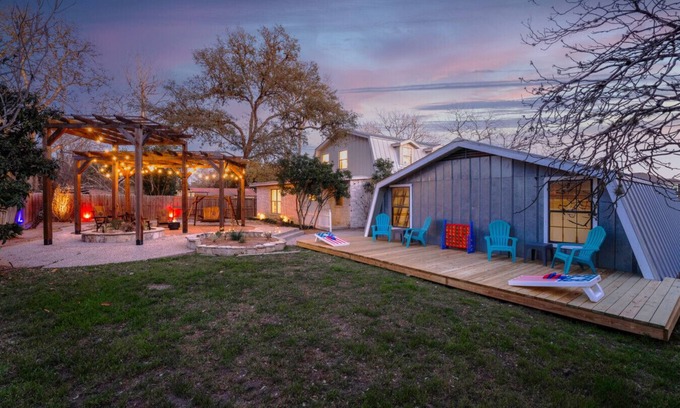 Boerne Casa | Boerne River House~Groups~Main Street~Games~Firepit
