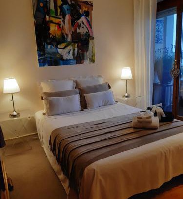 Merignac Cama Y Desayuno | "Bohème Chic" TramA direct aéroport-gare StJean-Bordeaux centre Station Alfred de Vigny 5mn de l appartement Parking gratuit