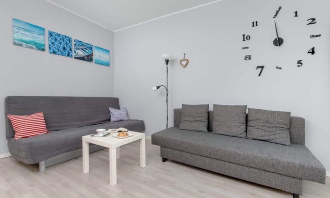 Redlowo Apartamento | Bohaterów Starówki Warszawskiej 8 | Bright Studio