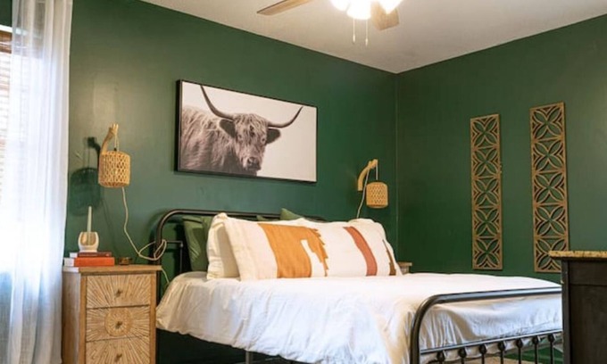 Hinesville Casa | Bohemian Bliss: Charming 3 bd Retreat w Home Gym