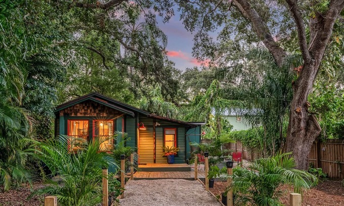 Gulfport Casa | Bohemian Bungalow | Gulfports Oak Inn