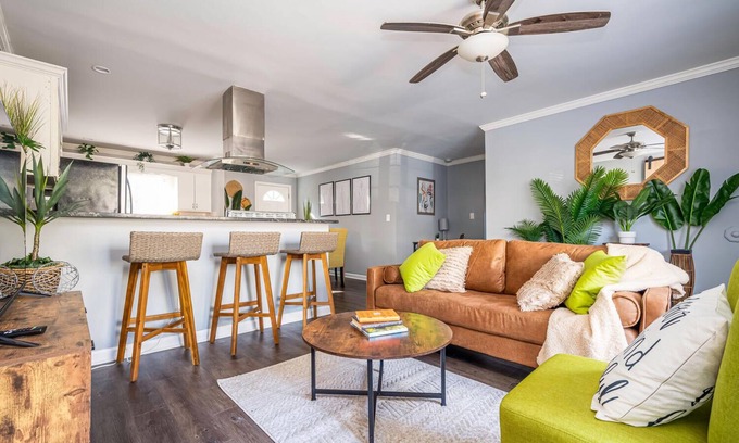 Collier Heights Casa | Bohemian Dream House-Family 4bdrm-Large Deck - Near Mercedes Benz Stadium