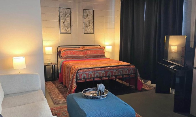 Greater Belhaven Apartamento | Bohemian Industrial Studio Apartment Near Hospitals and Colleges