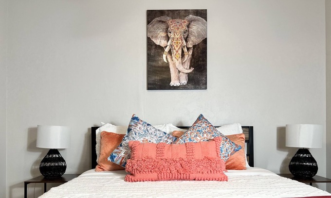 Ottawa Casa | Bohemian Palace Large Master Suite Private Yard Accommodates 12
