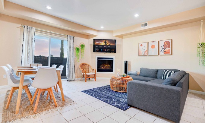 Lincoln Acres Casa | Boho 4Bedroom Family Townhome (10 min to SD Zoo)