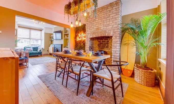 Cleethorpes Casa | Boho Beach House Hot Tub, 3 Bedroom
