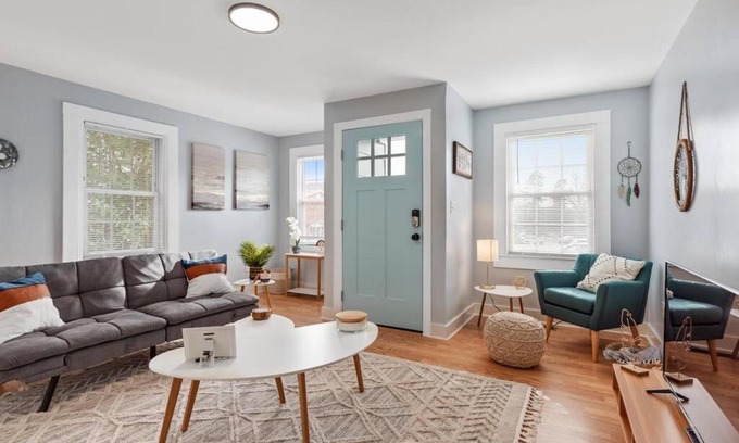 Apex Casa | BOHO BUNGALOW - STEPS FROM HISTORIC DOWNTOWN APEX