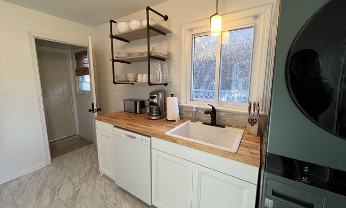 Greenwood Casa | Boho Chic family home - 15 minute drive to Downtown Indianapolis