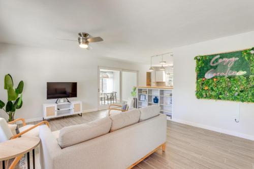 Paver Park Casa | Boho-Chic Sarasota Hideaway Yard and Fire Pit!
