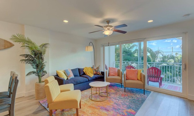 Madeira Beach Apartamento | Boho Condo 3/3 Heated pool