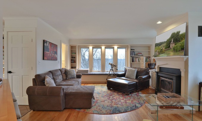 Gambier Casa | Boho Country 5 Acre Estate: Kenyon, Amish, River