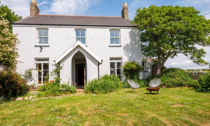 Southerndown Cabaña | Boho Family Escape near Dunraven Bay with Sea View