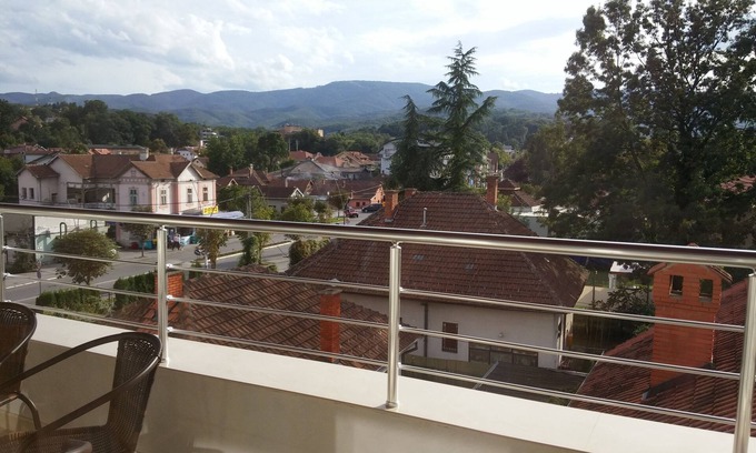 Vrnjacka Banja Apartamento | Boho - apartamento nuevo con impresionantes vistas cerca de todo