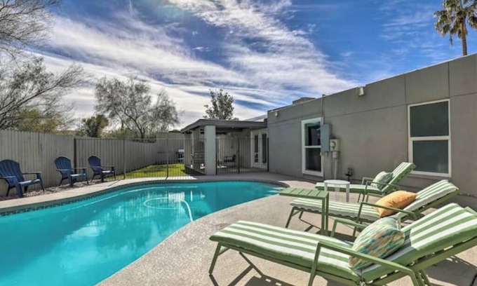 Tucson Casa | Boho-off-Broadway, fun and chic family home!nn