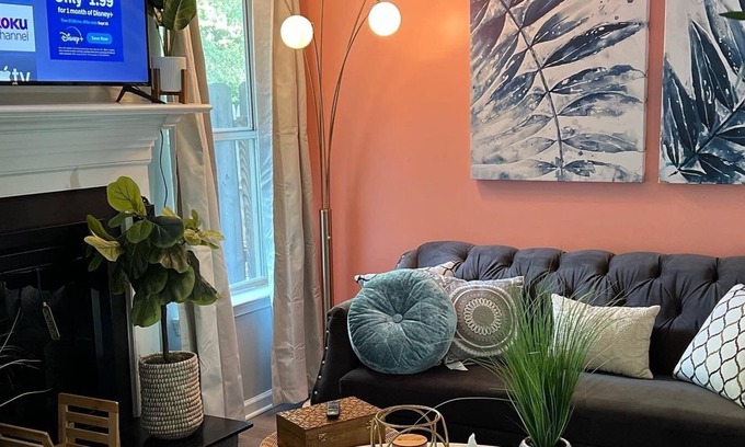 New Castle Casa | Boho Serenity Convenient, Fast Wi-fi 3BR 1.5Ba TH