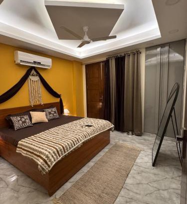 Sainik Farm Apartamento | Boho Vibes Spacious Private Cozy space in Delhi