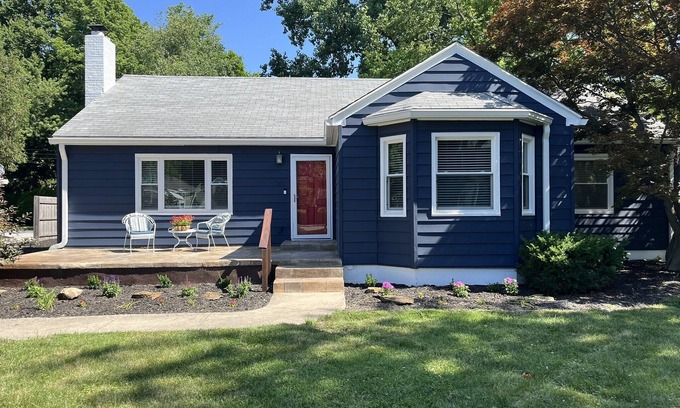 West Lafayette Casa | Boiler View Retreat - Purdue Game Day & Campus Haven