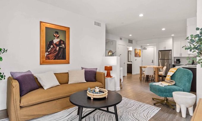 Carthay Circle Apartamento | Bold & Quirky 1BR Oasis