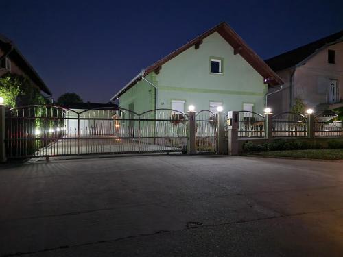 Novi Sad Apartamento | Boletova kuća na dan