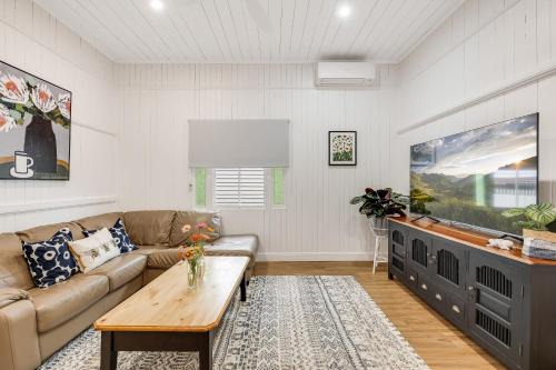 Toowoomba Casa | Bondi Cottage on Queens Park!