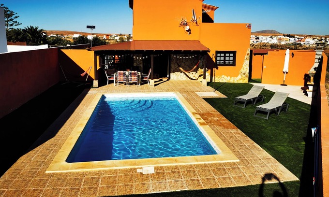 Antigua Casa | Bonita Casa con Piscina - Casa Mar y Tierra