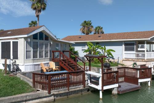 Port Isabel Complejo | Bonnet Sea Cottage on the water- LIV Resort