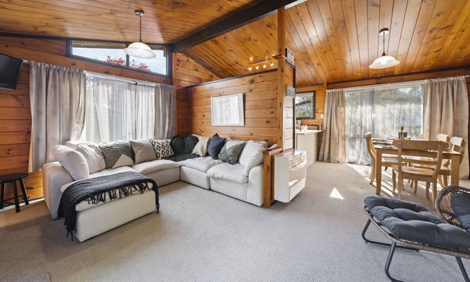 Turangi Casa | BONNIE DOONE - T?RANGI HOLIDAY HOME, pet friendly in Turangi