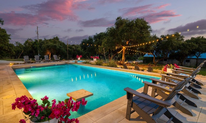 West Oak Hill Casa | Retiro privado | Piscina | Pozo de fuego | 18 camas | 7 habitaciones | 6. 5 baños | Cerca del centro