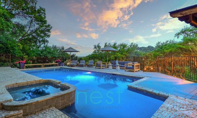 Westview On Lake Austin Casa | *Book 4, Get 3 Free – Stay 7 Nights, Pay for 4!*