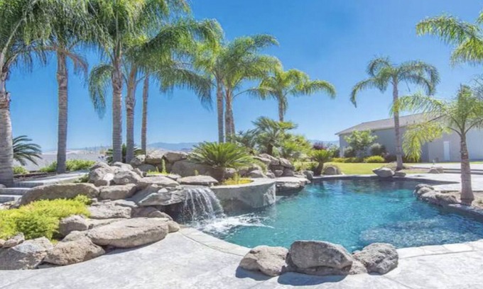 Porterville Casa | Book Entire Mansion!
