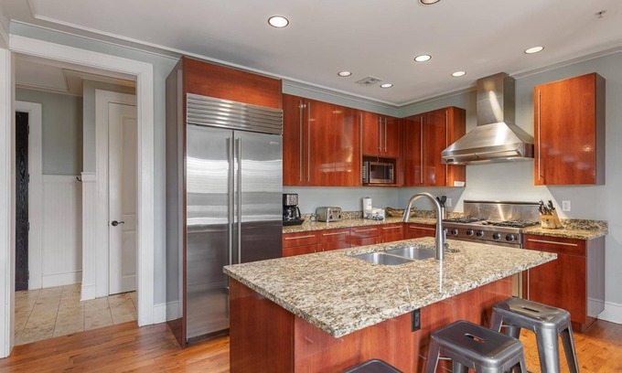 Rosemary Beach Condominio | Al sur de 30A! Con vistas a la plaza del pueblo! Decorado profesionalmente!