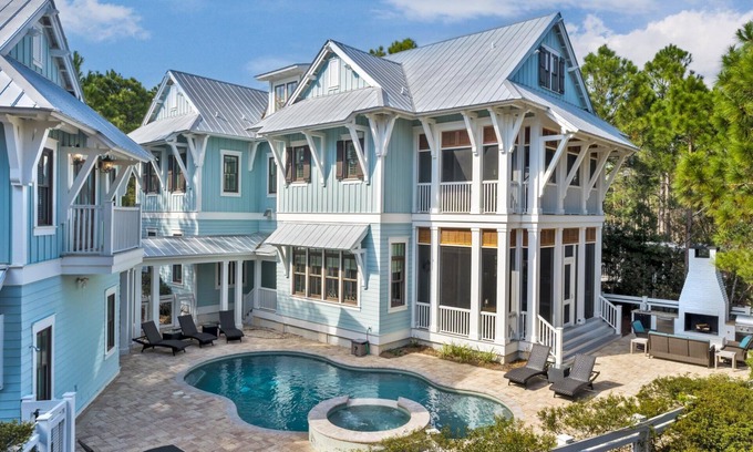 Forest District Casa | Book Now for Summer Stays! Private Pool! Relaxing Green Space! 6 Adult Bikes!