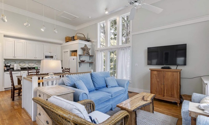 Seaside Casa | Book Now for Fall Getaways! Cozy Seaside Cottage Duplex! 2 Adult Bikes! Walkable to the Beach!