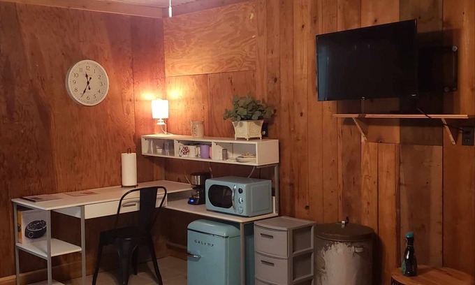 Montgomery Casa | No Frills guesthouse on private property near Lake Conroe