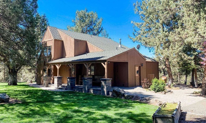 Redmond Casa | Discounted Rates! Epic Riverview Home on 5 Private Acres. Dog Friendly, Gourmet Kitchen, AC