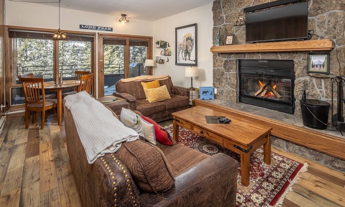 Big Sky Condominio | Book Now for the Summer Season! First Floor Condo on Shuttle Route with Mountain Views!