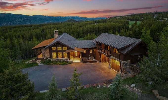 Spanish Peaks Casa | Book a Summer Stay! Chalet with Hot Tub, Fireplace, Guest Suite, and Ping Pong Table!