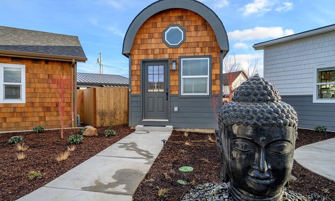 McMinnville Cabaña | Book the Bohemian Bungalow at The Boutique Retreat in downtown McMinnville.