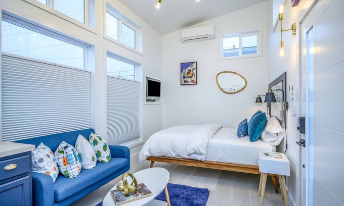 McMinnville Cabaña | Book the Mod Cottage at The Boutique Retreat in historic downtown McMinnville.