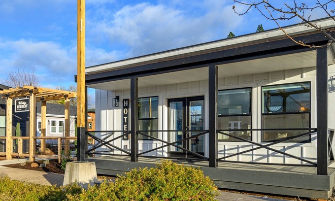 McMinnville Cabaña | Book the Ohana Bungalow at The Boutique Retreat in downtown McMinnville.