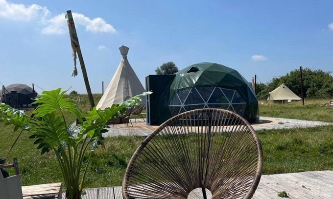 Zuid-Beijerland Casa | Book your own mini Dome on an island now! In the middle of nature.
