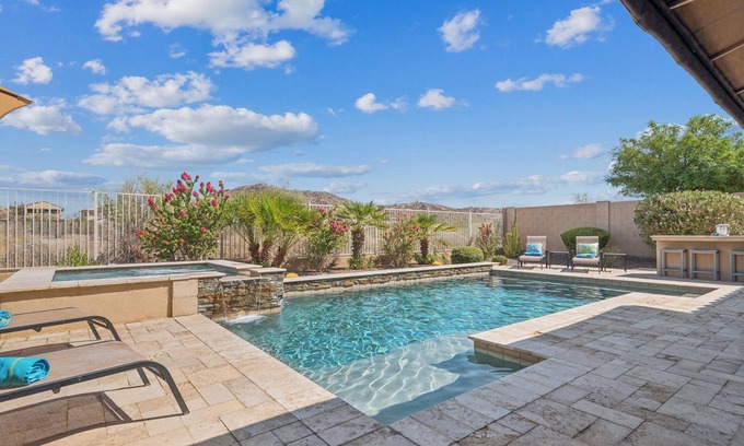 Estrella Mountain Ranch Casa | ¡CASA DE ESTILO DE RESORTE EJECUTIVO UPSCALE! PISCINA CLIMATIZADA, SPA, MONTAÑA Y VISTAS AL GOLF !!