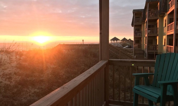 Kill Devil Hills Condominio | Booking 2025! Stay at Lucky Break-on the beach & fully renovated!