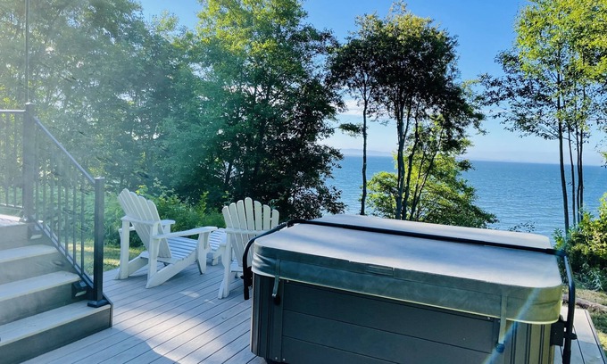 Port Angeles East Casa | Booking Fall Now! Gorgeous View Home, Beach and ODT + Hot Tub + Dog Friendly