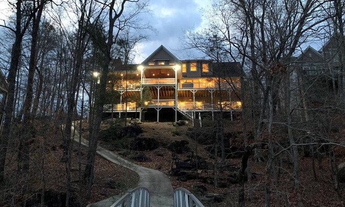Big Creek Casa | Summer 2024 is booked--Look at September and October for great deals