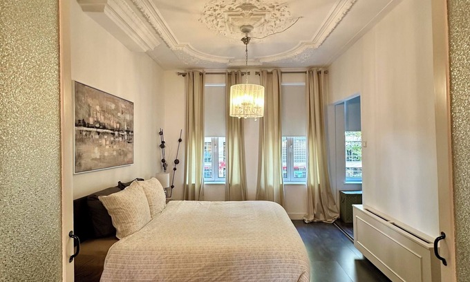 Plantage Apartamento | Bookings welcome 2025-2026! 5 Star Reviews Apartment in the Heart of Amsterdam