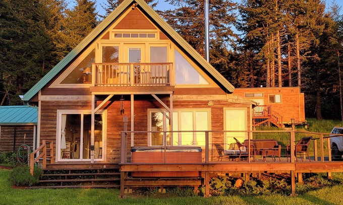 Langlois Casa | BookStayHop - Pacific View House - Hot Tub, Ocean View