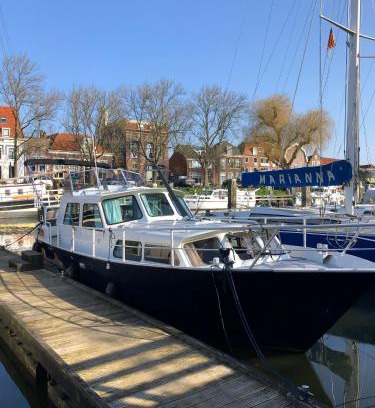 Enkhuizen Alquiler De Eote | Boot & Breakfast - slapen op het water