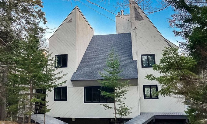 Southport Casa | Boothbay area -- Newly renovated, near ocean, short drive to Botanical Gardens