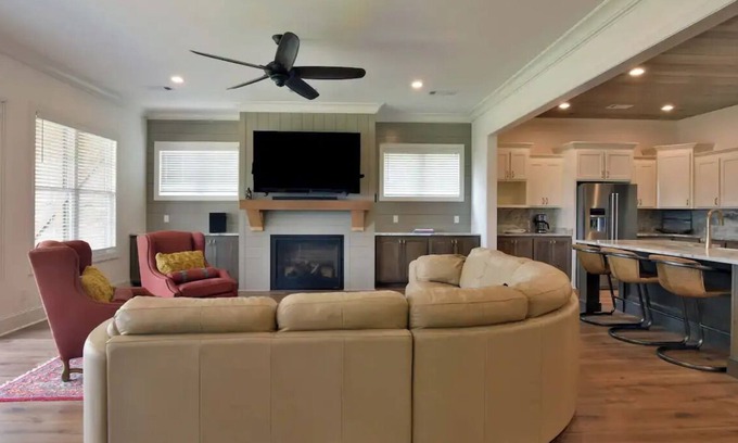 Lee County Casa | Boots & suits lakehouse getaway
